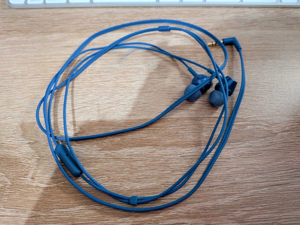 ソニー MDR-EX255APのブルーモデル